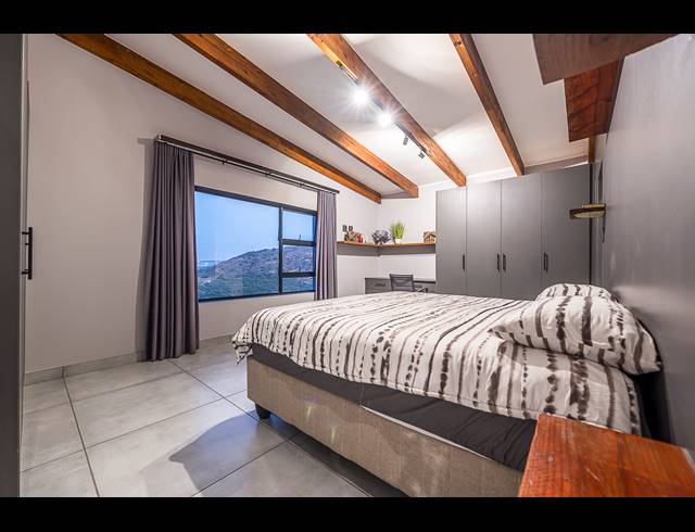 5 BEDROOM HOUSE FOR SALE IN ISLAND VIEW